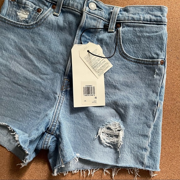 Levi’s Ribcage Shorts - Picture 2 of 8